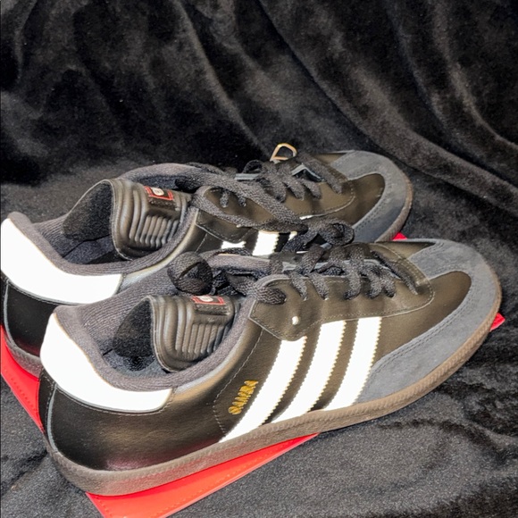 Adidas SAMBAS Black and White INDOOR SOCCER SHOES - Picture 8 of 17